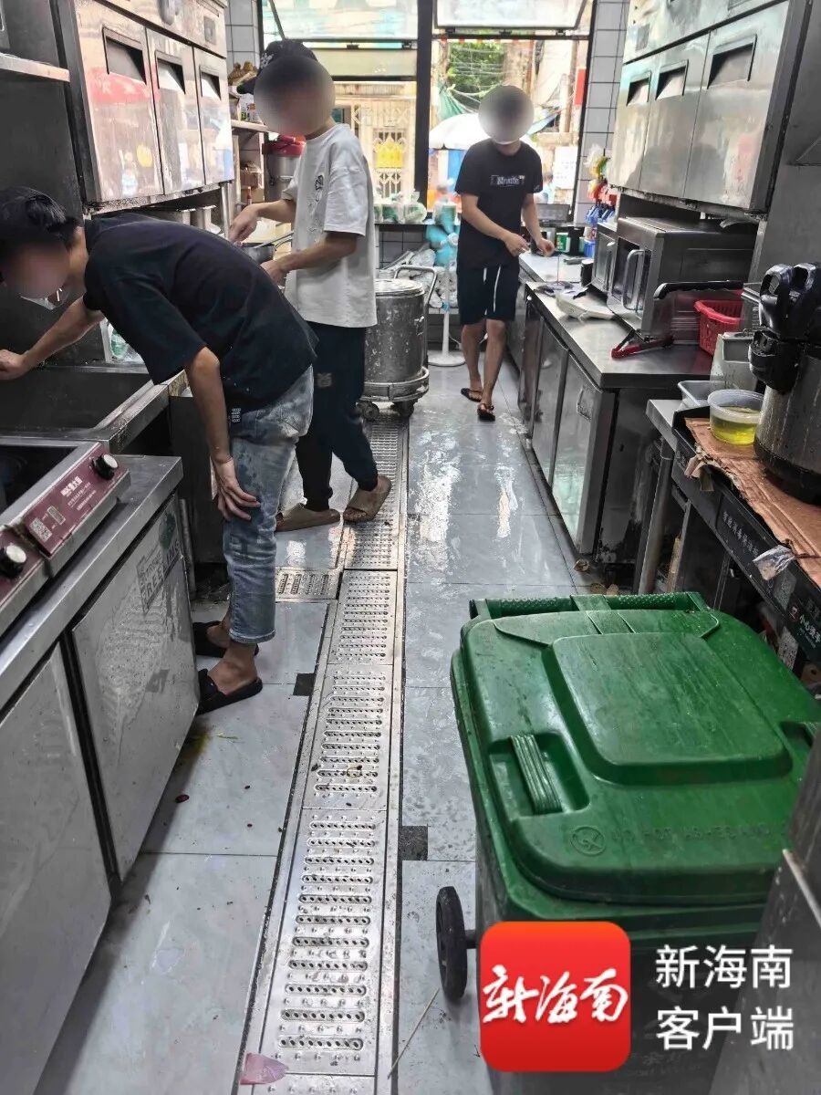 外卖小哥举报:海口一粥铺后厨脏到看不下去!监管部门出手了→ 外卖小哥举报:海口一粥铺后厨脏到看不下去!监管部门出手了→