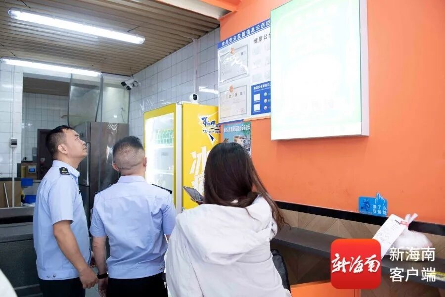 外卖小哥举报:海口一粥铺后厨脏到看不下去!监管部门出手了→ 外卖小哥举报:海口一粥铺后厨脏到看不下去!监管部门出手了→