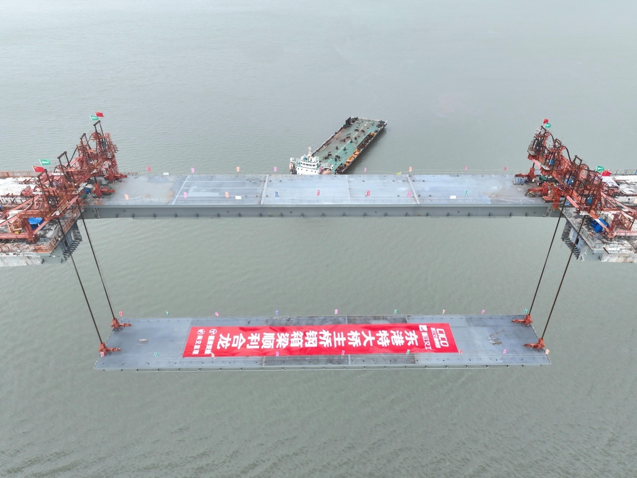 攻克海上施工难题 浙江交工承建东港特大桥全桥合龙 攻克海上施工难题 浙江交工承建东港特大桥全桥合龙