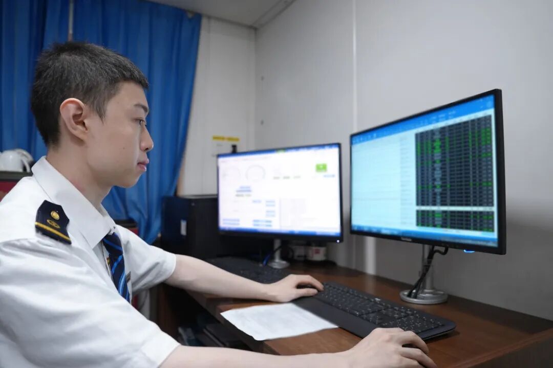 只有一节车厢的火车，不载客，带卧铺→