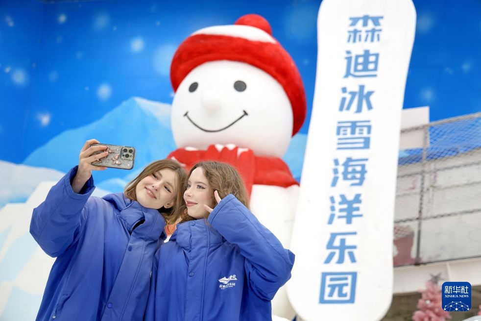 江苏南通:森迪旅游度假区的外籍舞者 江苏南通:森迪旅游度假区的外籍舞者