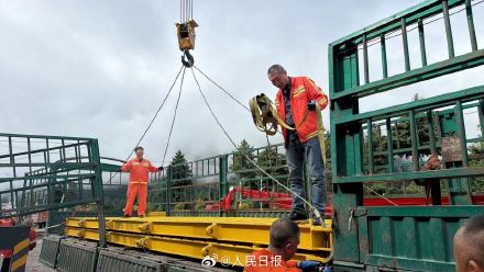 紧急调拨道路保通加固装备驰援吉隆 紧急调拨道路保通加固装备驰援吉隆