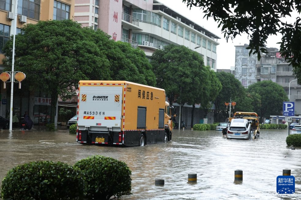 福建闽侯:全力应对短时强降雨 福建闽侯:全力应对短时强降雨