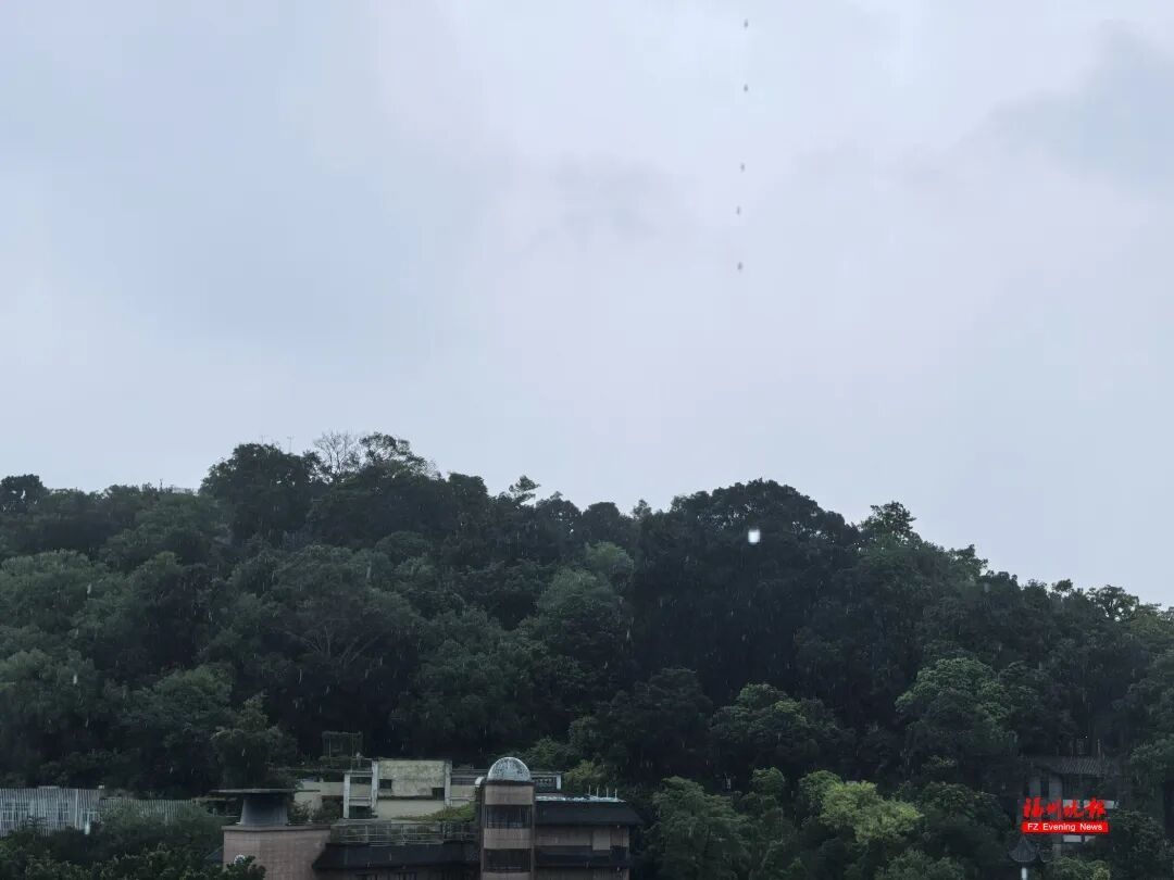 暴雨大暴雨！福建强降水持续！福州火车站部分列车停运