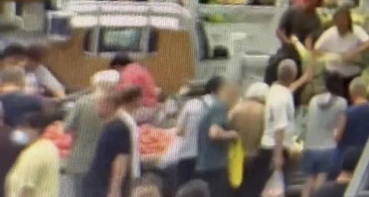 济南一惯偷专盯买菜老人扒窃，已被警方刑拘