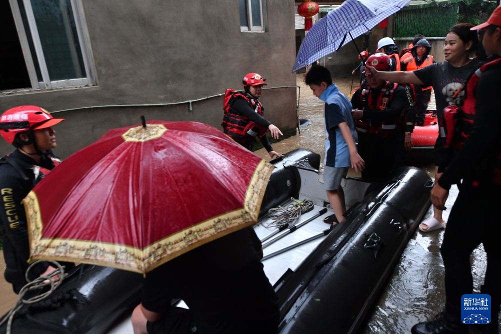 福建闽侯:全力应对短时强降雨 福建闽侯:全力应对短时强降雨