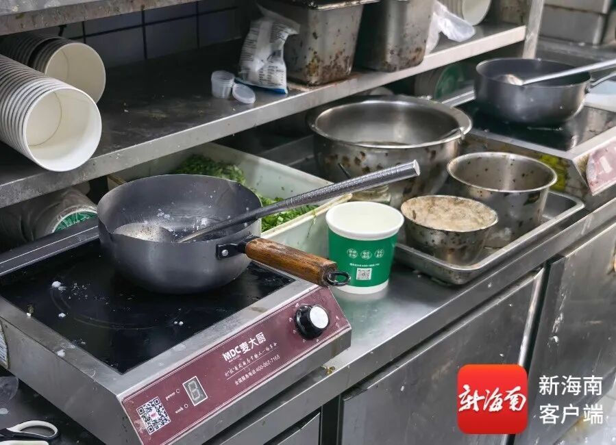 外卖小哥举报:海口一粥铺后厨脏到看不下去!监管部门出手了→ 外卖小哥举报:海口一粥铺后厨脏到看不下去!监管部门出手了→