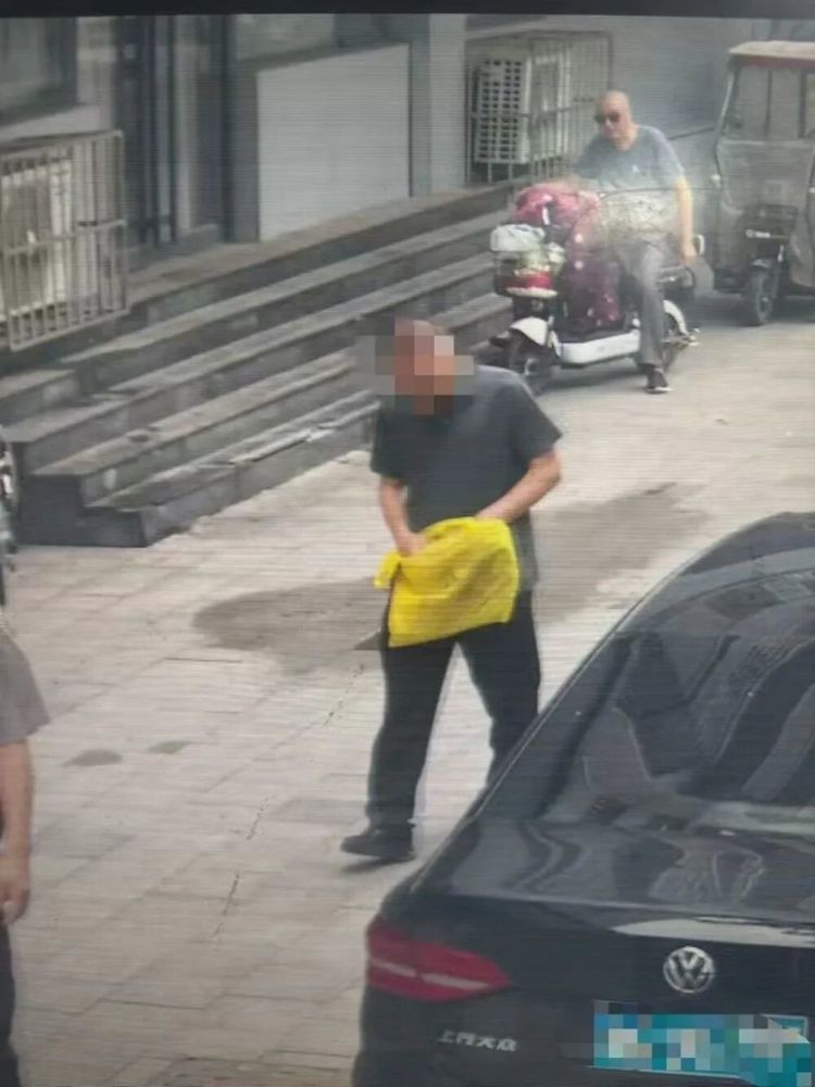 济南一惯偷专盯买菜老人扒窃，已被警方刑拘