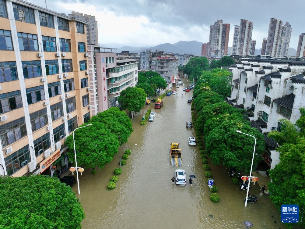福建闽侯:全力应对短时强降雨 福建闽侯:全力应对短时强降雨