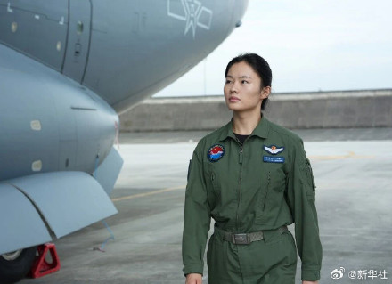 00后女飞行员开上了运20 00后女飞行员开上了运20