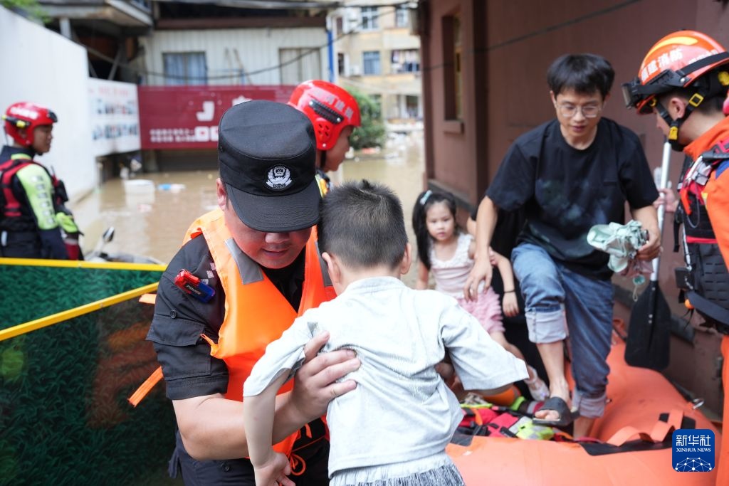 受台风“沙德尔”等因素影响 强降雨袭击福建多地 受台风“沙德尔”等因素影响 强降雨袭击福建多地