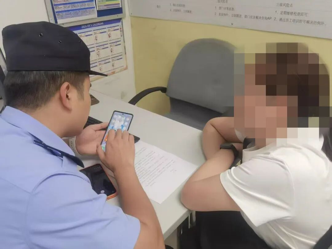 收银员“拒绝”为顾客充卡,被民警找上门?结局太暖! 收银员“拒绝”为顾客充卡,被民警找上门?结局太暖!