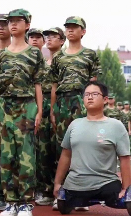 失去双腿的“板凳男孩”方宇翔明天将到湖北大学报到,提前踩点熟记路线 失去双腿的“板凳男孩”方宇翔明天将到湖北大学报到,提前踩点熟记路线