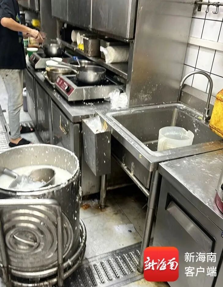 外卖小哥举报:海口一粥铺后厨脏到看不下去!监管部门出手了→ 外卖小哥举报:海口一粥铺后厨脏到看不下去!监管部门出手了→