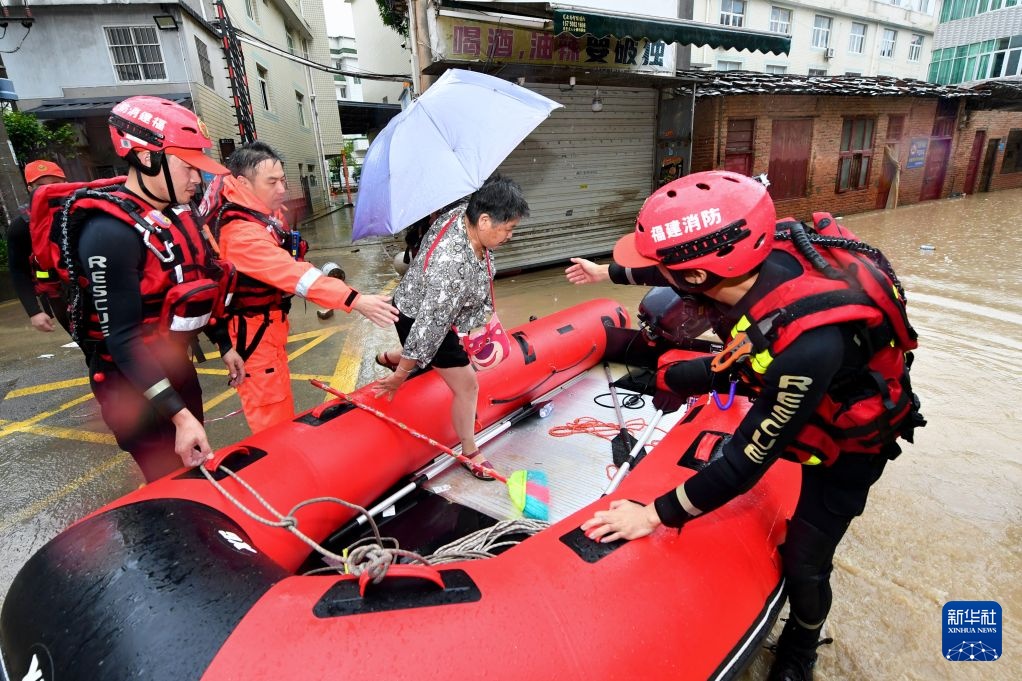 福建闽侯:全力应对短时强降雨 福建闽侯:全力应对短时强降雨