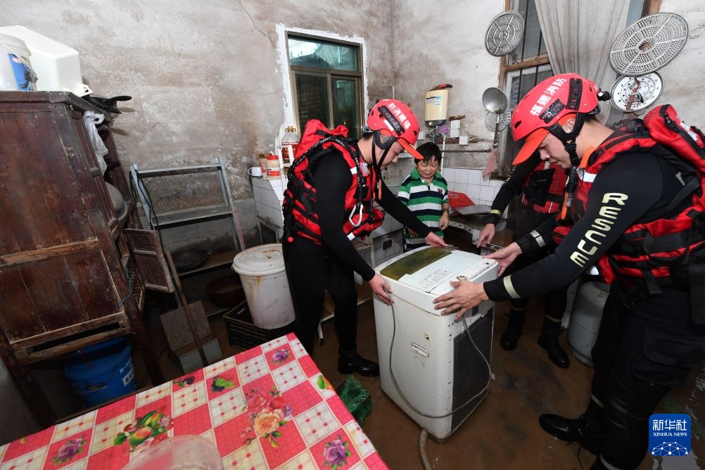福建闽侯:全力应对短时强降雨 福建闽侯:全力应对短时强降雨