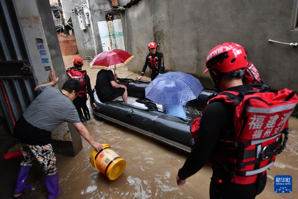 福建闽侯:全力应对短时强降雨 福建闽侯:全力应对短时强降雨