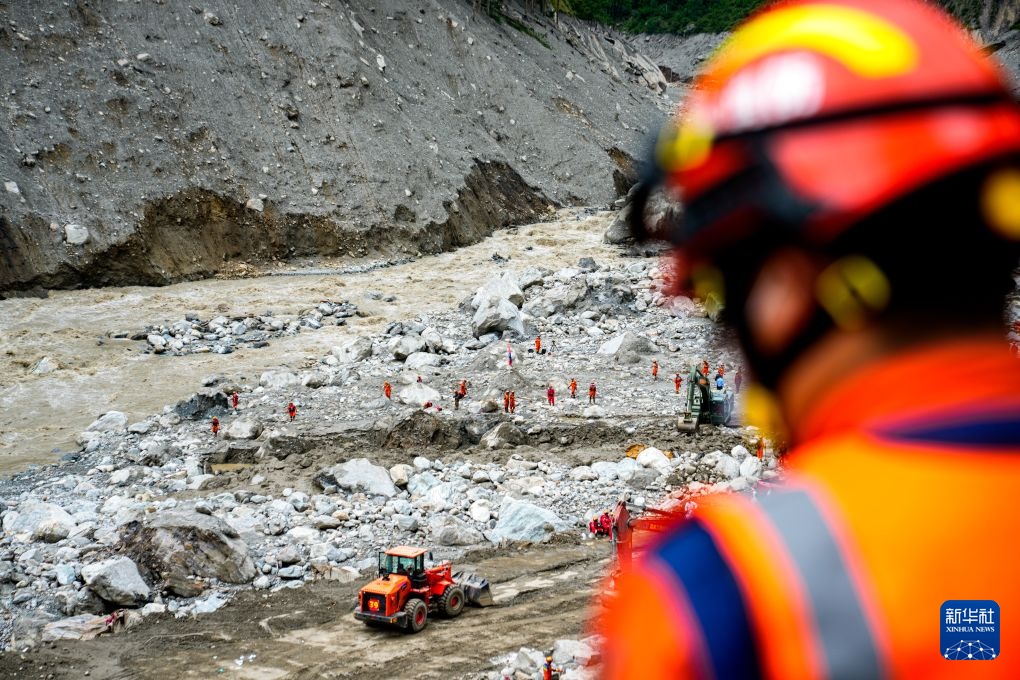 西藏吉隆泥石流灾害已致21人遇难541人失联 抢险救援和应急处置有序开展 西藏吉隆泥石流灾害已致21人遇难541人失联 抢险救援和应急处置有序开展