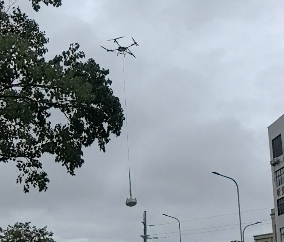 温州特大暴雨,有学校2500多名师生被困,无人机紧急吊运,空投物资救援! 温州特大暴雨,有学校2500多名师生被困,无人机紧急吊运,空投物资救援!
