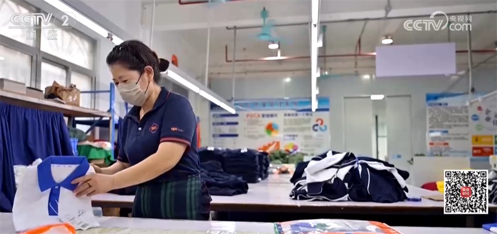 “深圳校服真香”话题冲上热搜 背后是什么引发家长热议 “深圳校服真香”话题冲上热搜 背后是什么引发家长热议