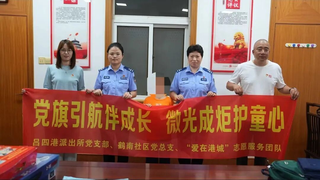 那个刚断奶就被“托管”在派出所的婴儿,上小学了! 那个刚断奶就被“托管”在派出所的婴儿,上小学了!