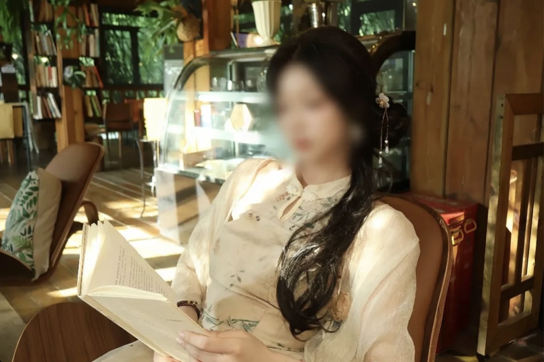 陪拍陪玩月赚7000元,“旅游出片文化”催生新服务,但律师提醒…… 陪拍陪玩月赚7000元,“旅游出片文化”催生新服务,但律师提醒……