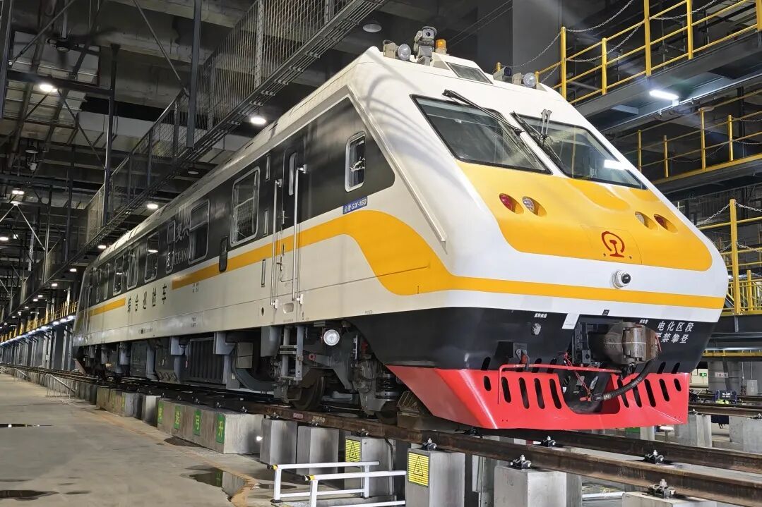 只有一节车厢的火车，不载客，带卧铺→