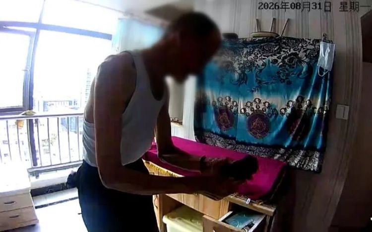 两千元现金“不翼而飞”?大爷报警家中进贼,民警一来“破案”了…… 两千元现金“不翼而飞”?大爷报警家中进贼,民警一来“破案”了……