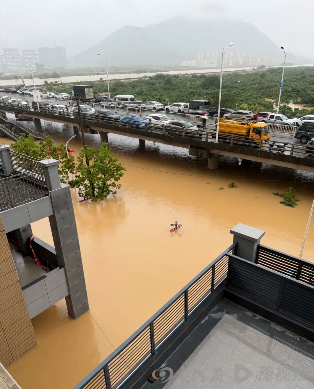 福建莆田强降雨停水停电,80岁老人无法使用呼吸机生命垂危,街道:将前往救援 福建莆田强降雨停水停电,80岁老人无法使用呼吸机生命垂危,街道:将前往救援