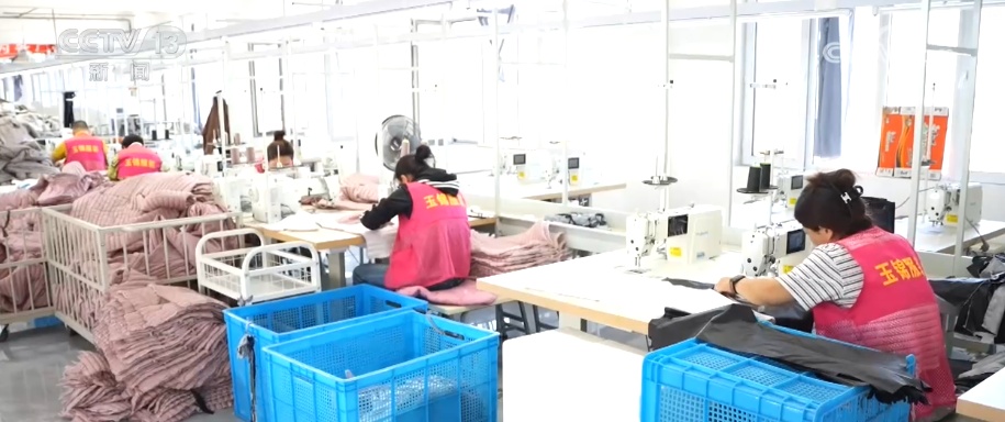 肉进餐桌、绒进衣服、翎进球场……“飞”出多元产业链 解锁一只鹅的“产出清单” 肉进餐桌、绒进衣服、翎进球场……“飞”出多元产业链 解锁一只鹅的“产出清单”