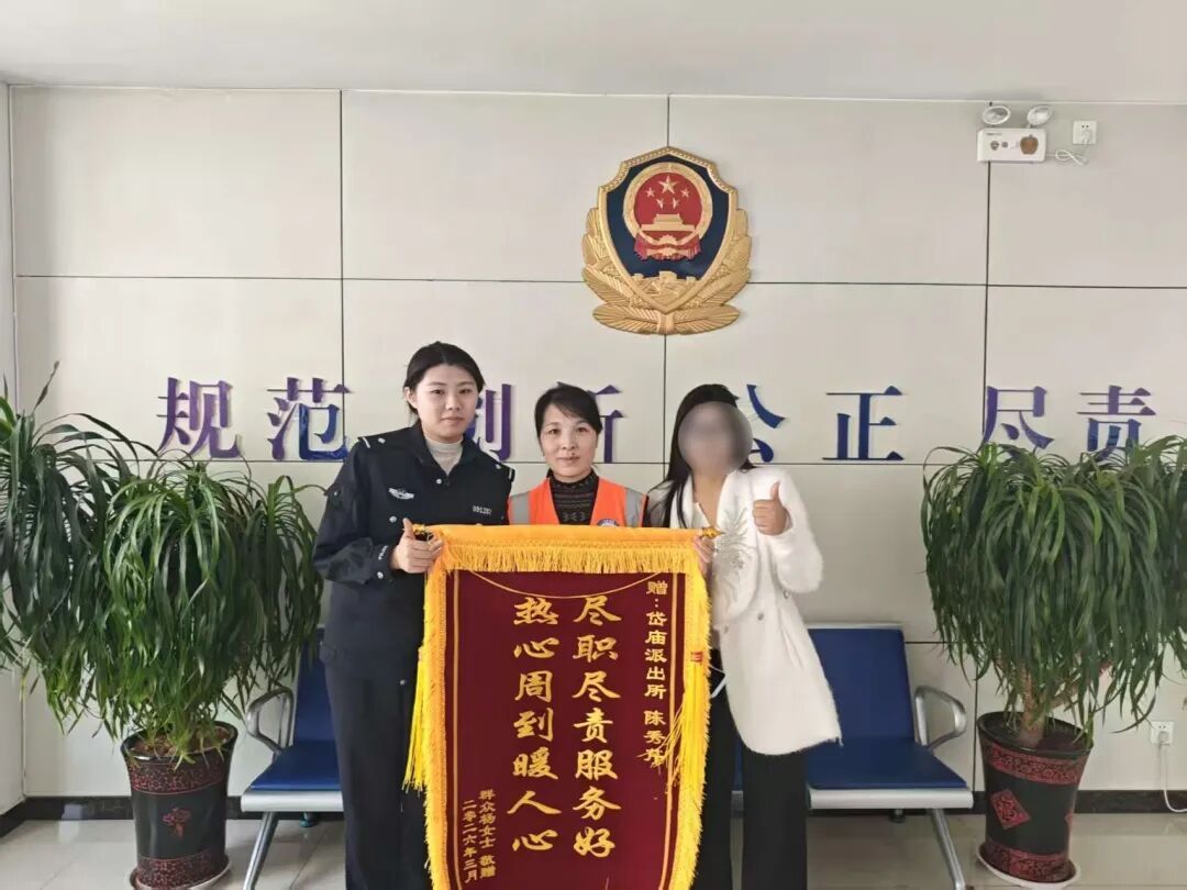 解锁“高颜值”身份证照!网友:一定要夸夸这家派出所 解锁“高颜值”身份证照!网友:一定要夸夸这家派出所