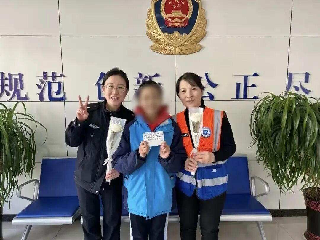 解锁“高颜值”身份证照!网友:一定要夸夸这家派出所 解锁“高颜值”身份证照!网友:一定要夸夸这家派出所