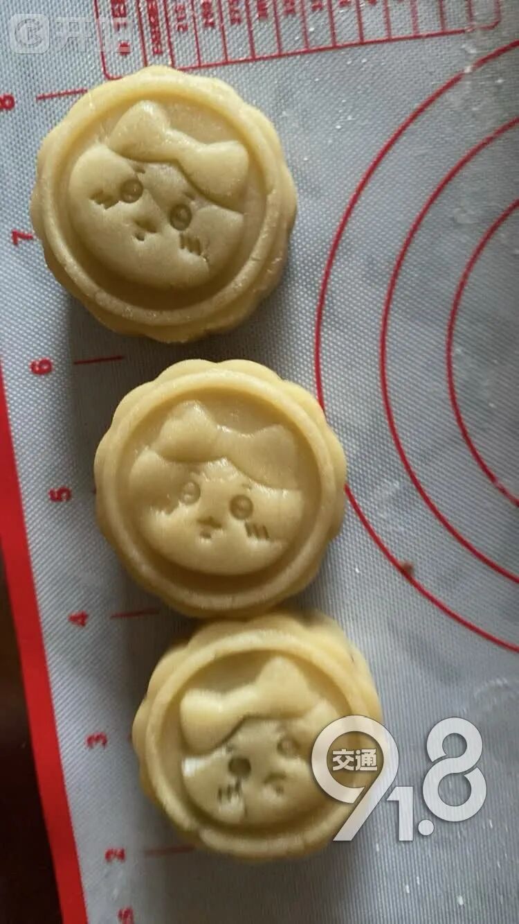 浙江妈妈晒出女儿做的月饼,直呼幸福:女儿在杭州上班,周末家里的饭菜都是她烧的 浙江妈妈晒出女儿做的月饼,直呼幸福:女儿在杭州上班,周末家里的饭菜都是她烧的
