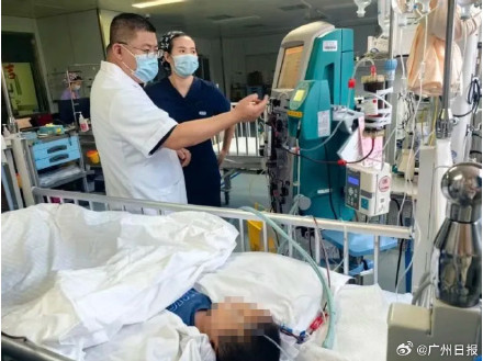 2岁男童误服百草枯抢救4天4夜生还 2岁男童误服百草枯抢救4天4夜生还