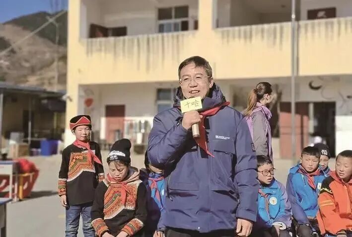 如果你有135万元,你会做什么?张华做出了一个让无数人动容的抉择...... 如果你有135万元,你会做什么?张华做出了一个让无数人动容的抉择......