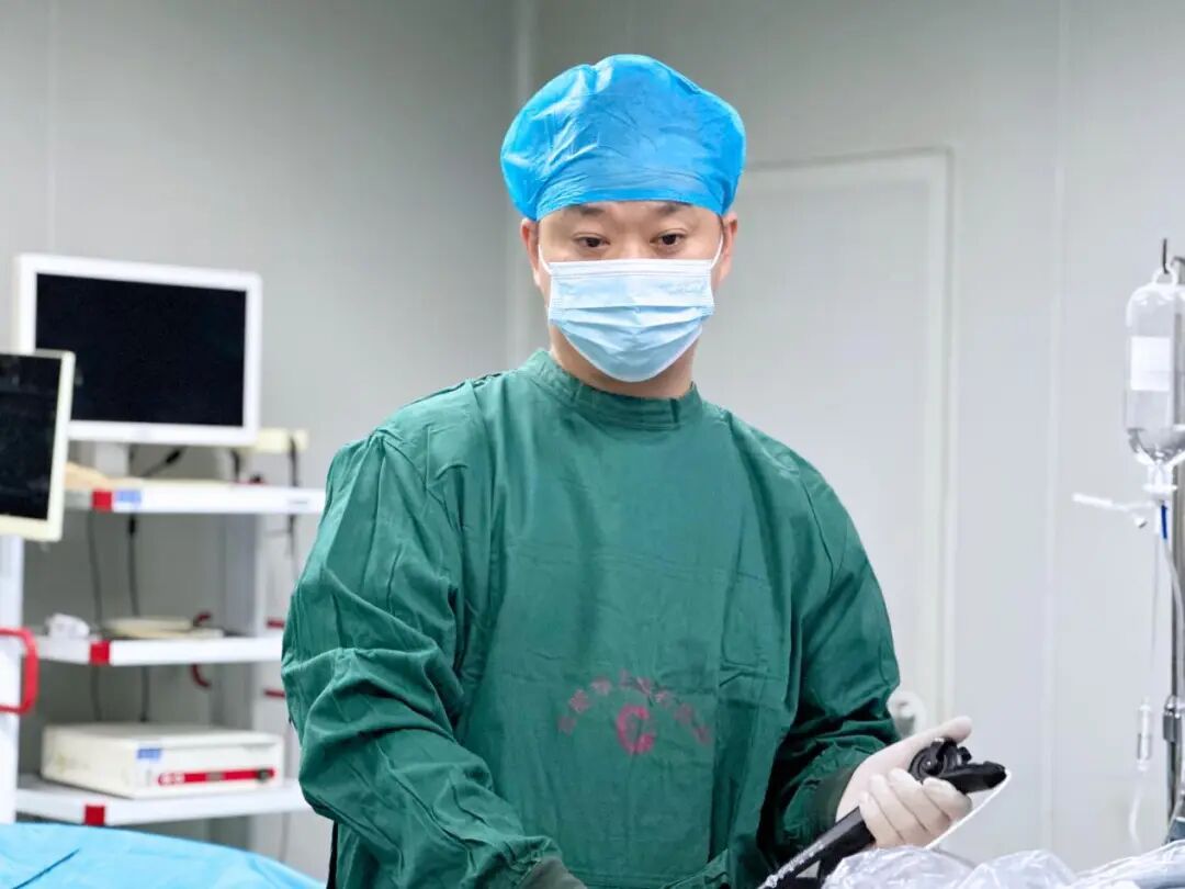 男子腰痛靠药物“扛”两年,就医才知右肾长出铸型结石 男子腰痛靠药物“扛”两年,就医才知右肾长出铸型结石