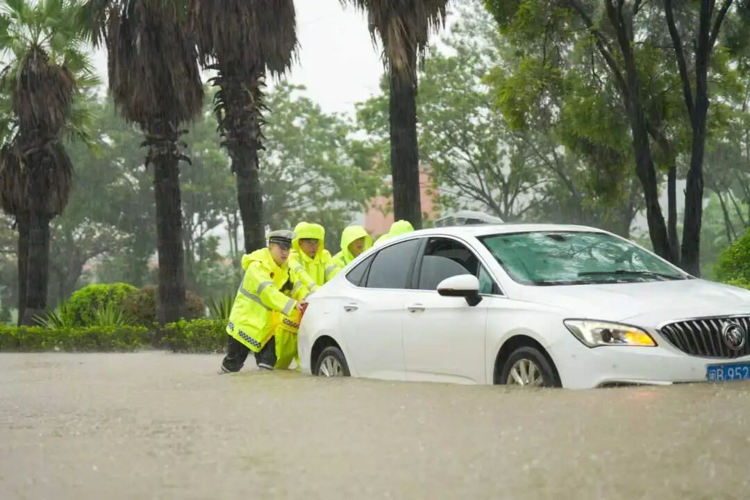 福建莆田因强降雨已造成多人失联,全市已采取停工、停产、停课、休市等措施 福建莆田因强降雨已造成多人失联,全市已采取停工、停产、停课、休市等措施