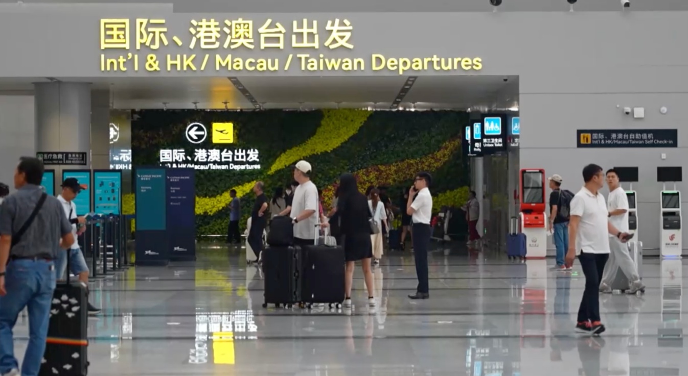 暑运期间成都航空口岸出入境人员突破120万人次 创6年同期新高 暑运期间成都航空口岸出入境人员突破120万人次 创6年同期新高