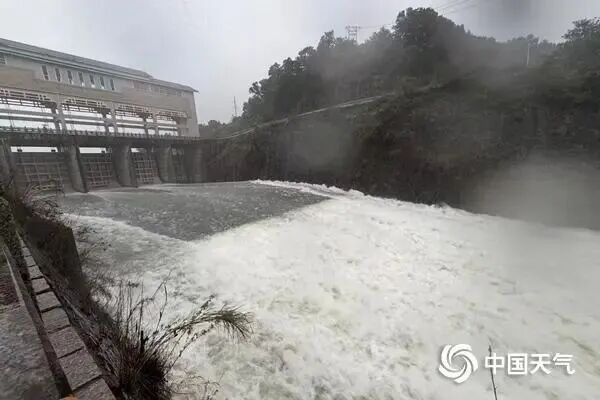 中央气象台继续发布暴雨黄色预警、台风蓝色预警 中央气象台继续发布暴雨黄色预警、台风蓝色预警