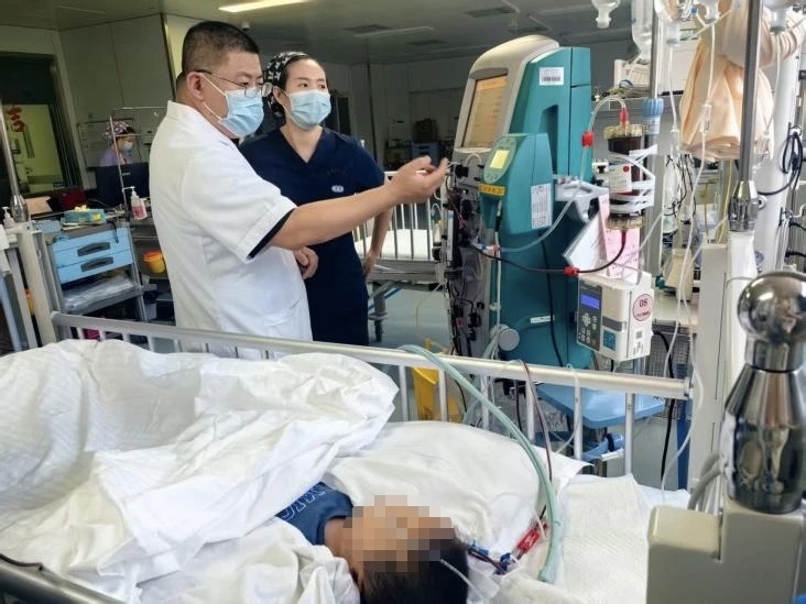内蒙古包头2岁男童把百草枯当饮料误服,抢救4天4夜生还 内蒙古包头2岁男童把百草枯当饮料误服,抢救4天4夜生还