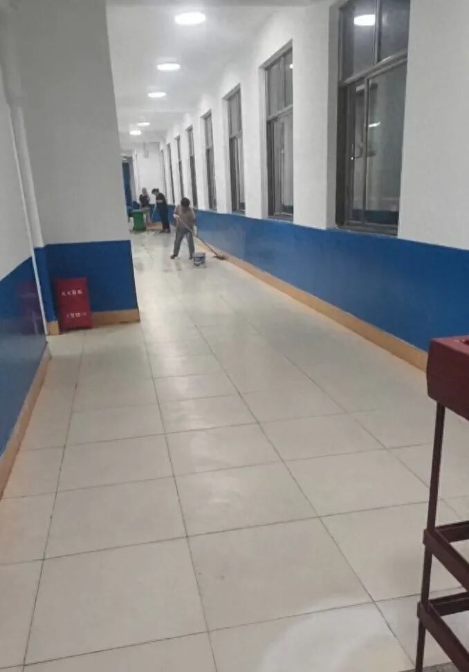 “新校区气味刺鼻,多名学生头晕、流鼻血”,官方通报 “新校区气味刺鼻,多名学生头晕、流鼻血”,官方通报