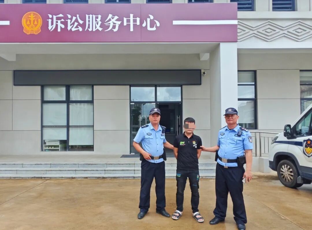一拖再拖拒不还钱！被押往拘留所途中，被执行人当场筹5万元还款