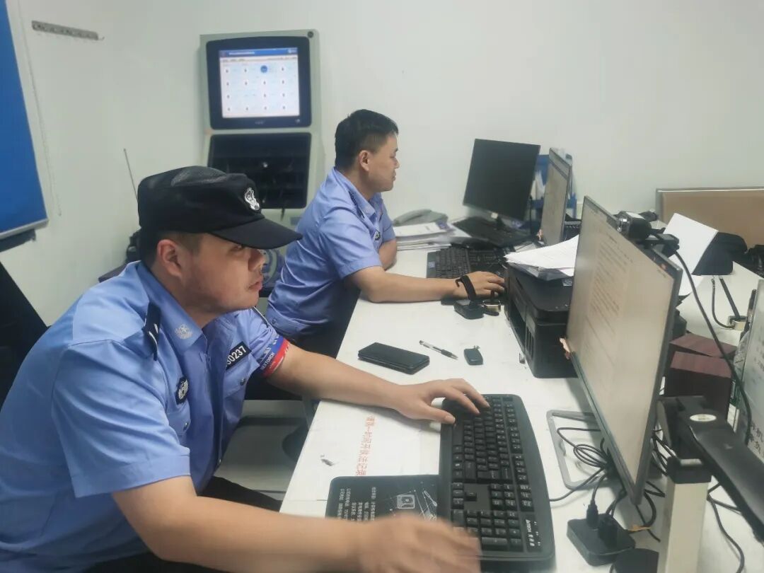 42年音讯全无,2天寻亲圆梦!民警助七旬老人返乡 42年音讯全无,2天寻亲圆梦!民警助七旬老人返乡