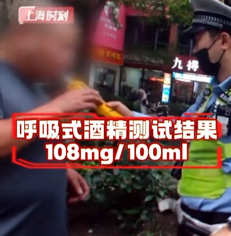 上海街头一大巴被拦停，司机情绪烦躁：不要跟我说交通规则！警方一查发现不对劲......