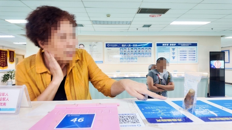 罕见!9公分超大结石险些“撑爆”胆囊!专家:这些生活习惯要避免…… 罕见!9公分超大结石险些“撑爆”胆囊!专家:这些生活习惯要避免……