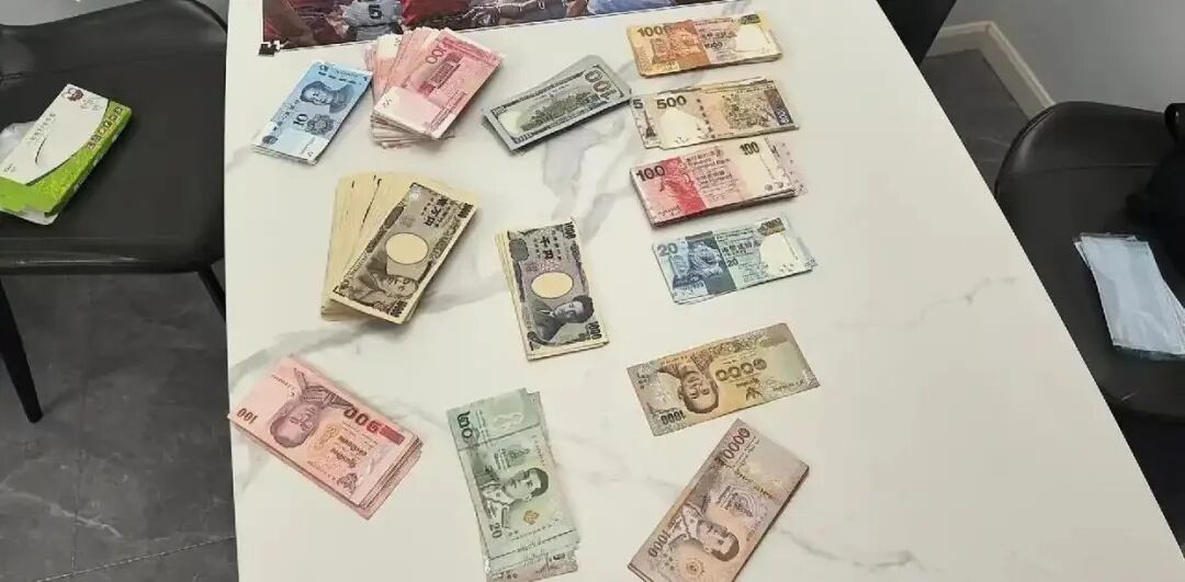 男子藏橱柜中的20万元私房钱不翼而飞,妻子怒了:钱丢了才知道他有个“小金库” 男子藏橱柜中的20万元私房钱不翼而飞,妻子怒了:钱丢了才知道他有个“小金库”