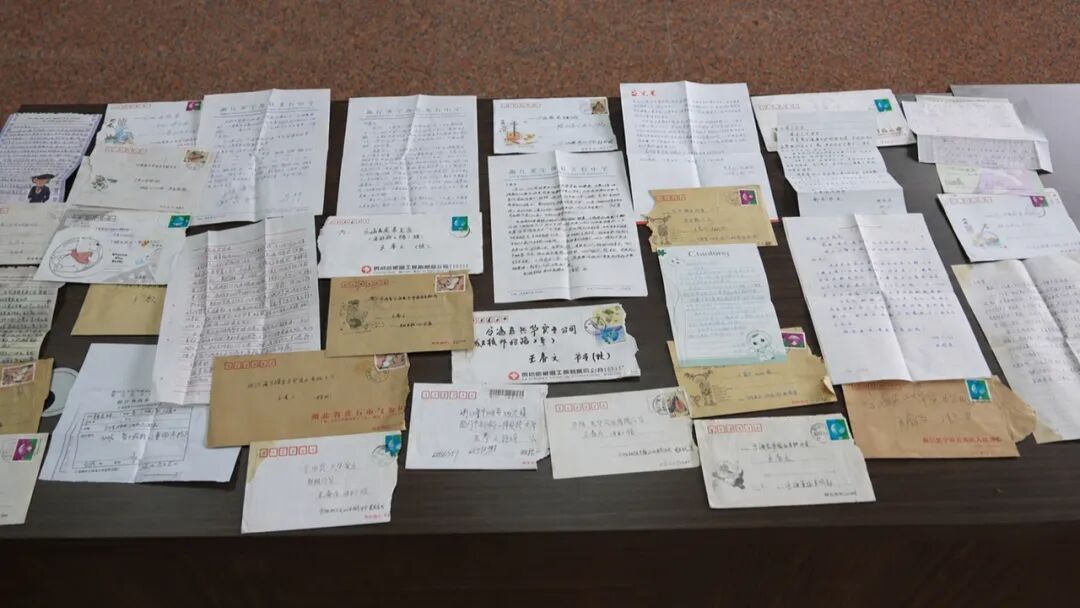 一件衣服穿了36年，98岁老人省了一辈子，却捐出了6000万元！
