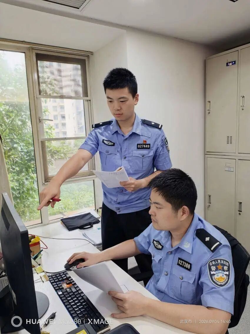 “一觉醒来手机没了,连半包烟也没了!” “一觉醒来手机没了,连半包烟也没了!”
