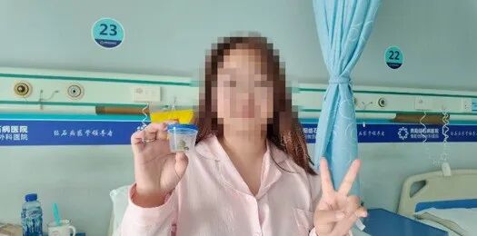 长期不吃早餐,晚上却常吃宵夜,年轻女子体内取出"绿松石"! 长期不吃早餐,晚上却常吃宵夜,年轻女子体内取出"绿松石"!