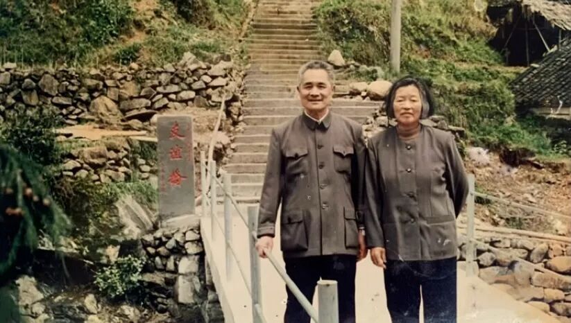 一件衣服穿了36年，98岁老人省了一辈子，却捐出了6000万元！